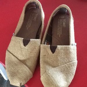 NEW Toms burlap shoes size 6.5